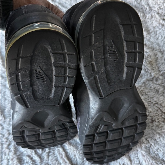 Nike Air Max Invigor Black and Gray Sneakers - Picture 6 of 7